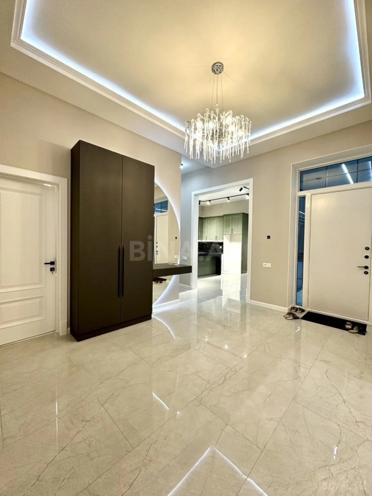 Satılır 5 otaqlı həyət evi 300 m²