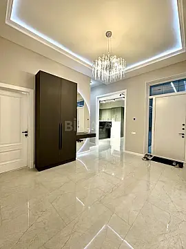 Satılır 5 otaqlı həyət evi 300 m²