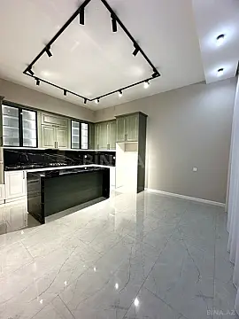 Satılır 5 otaqlı həyət evi 300 m²