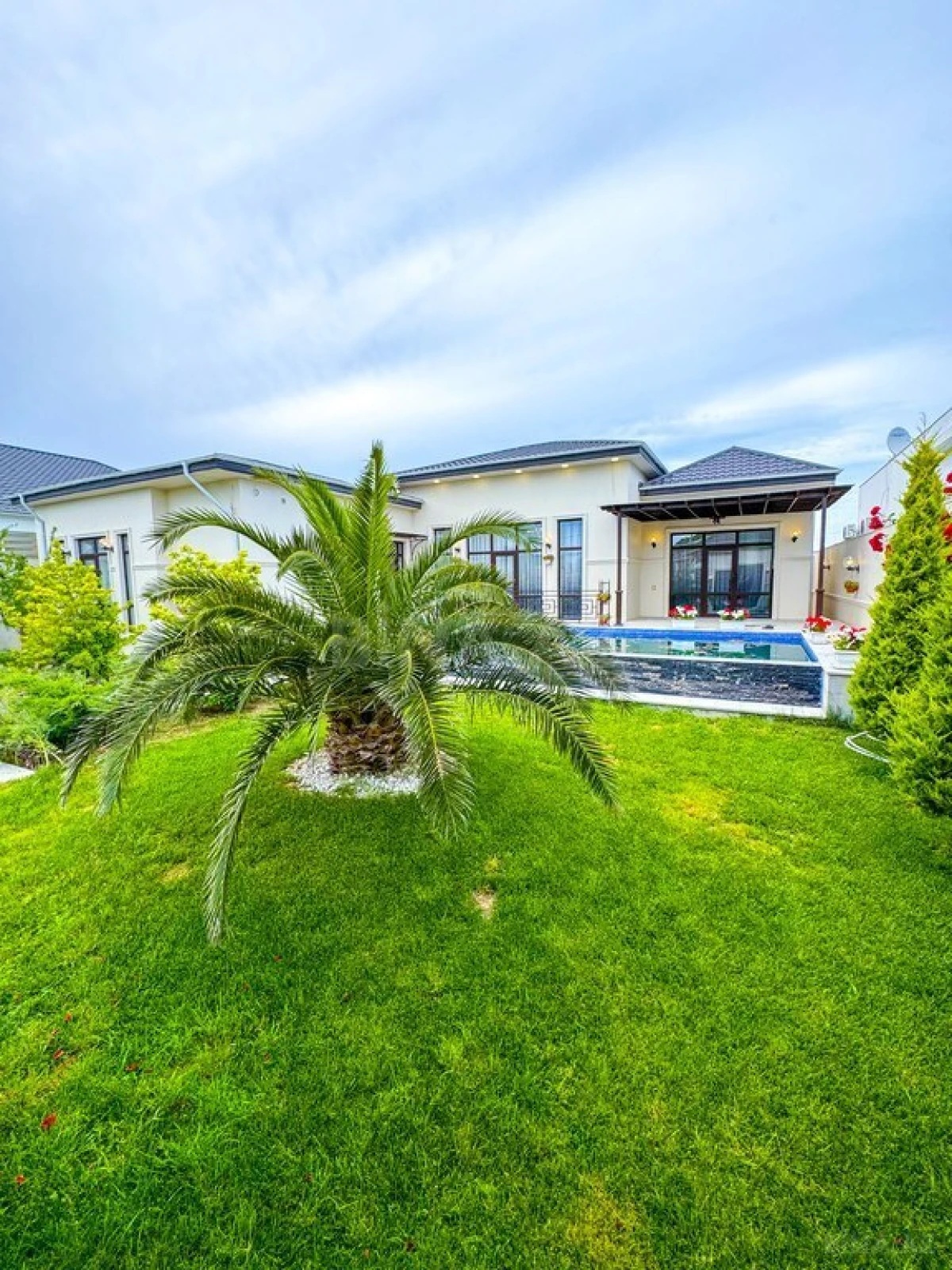 Satılır 4 otaqlı həyət evi 200 m²