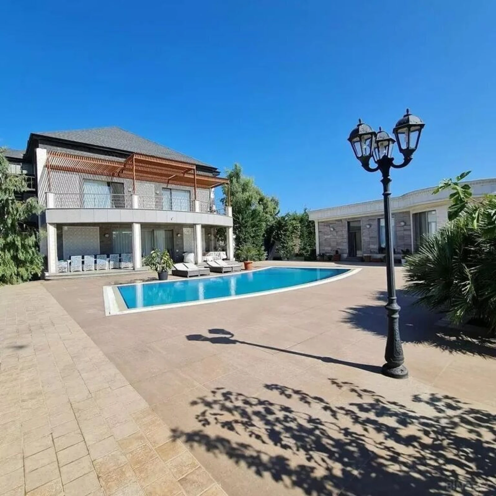 Kirayə verilir 5 otaqlı həyət evi 400 m²