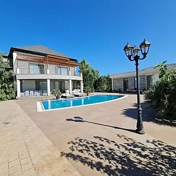 Kirayə verilir 5 otaqlı həyət evi 400 m²