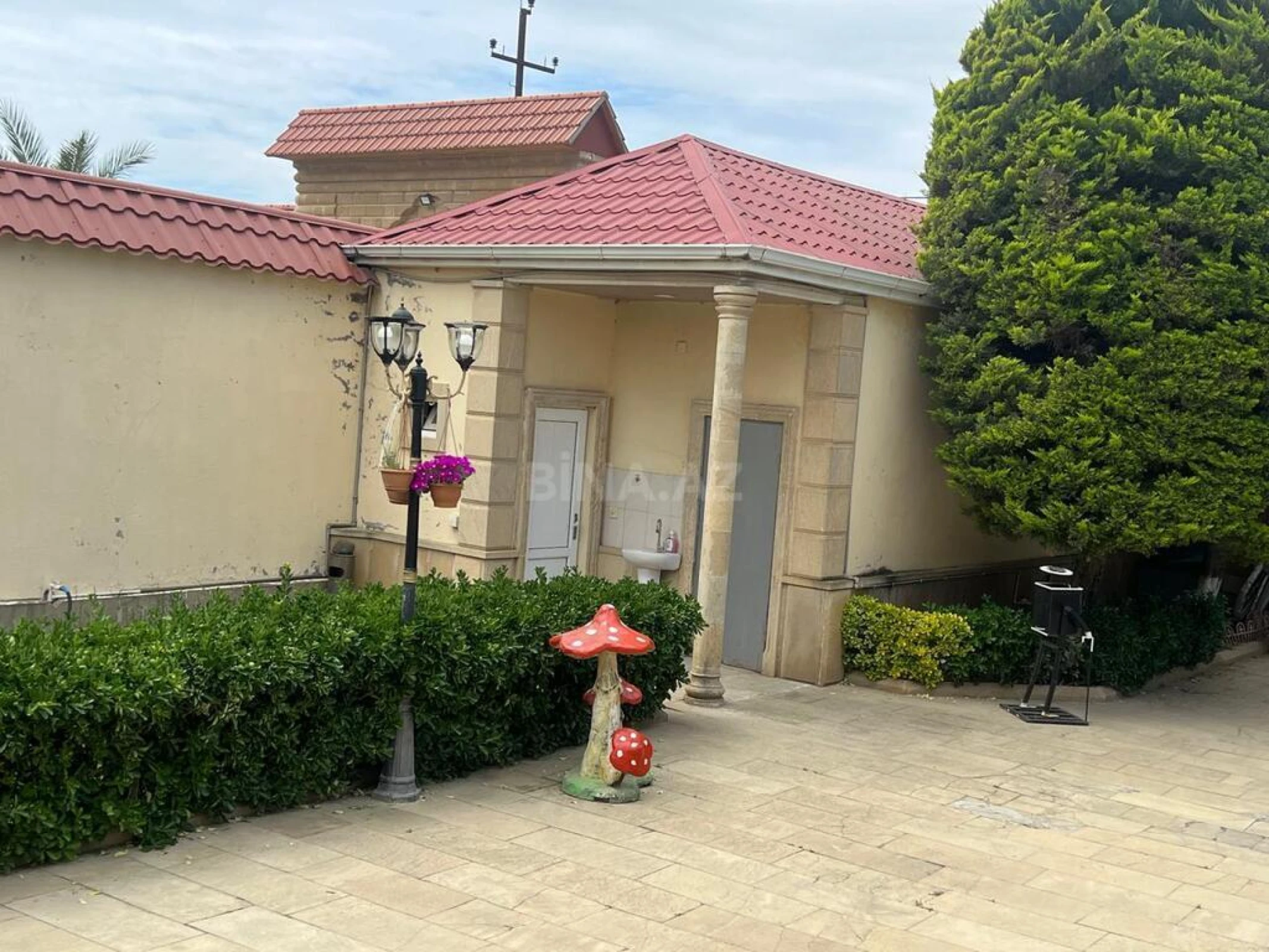 Satılır 5 otaqlı həyət evi 200 m²