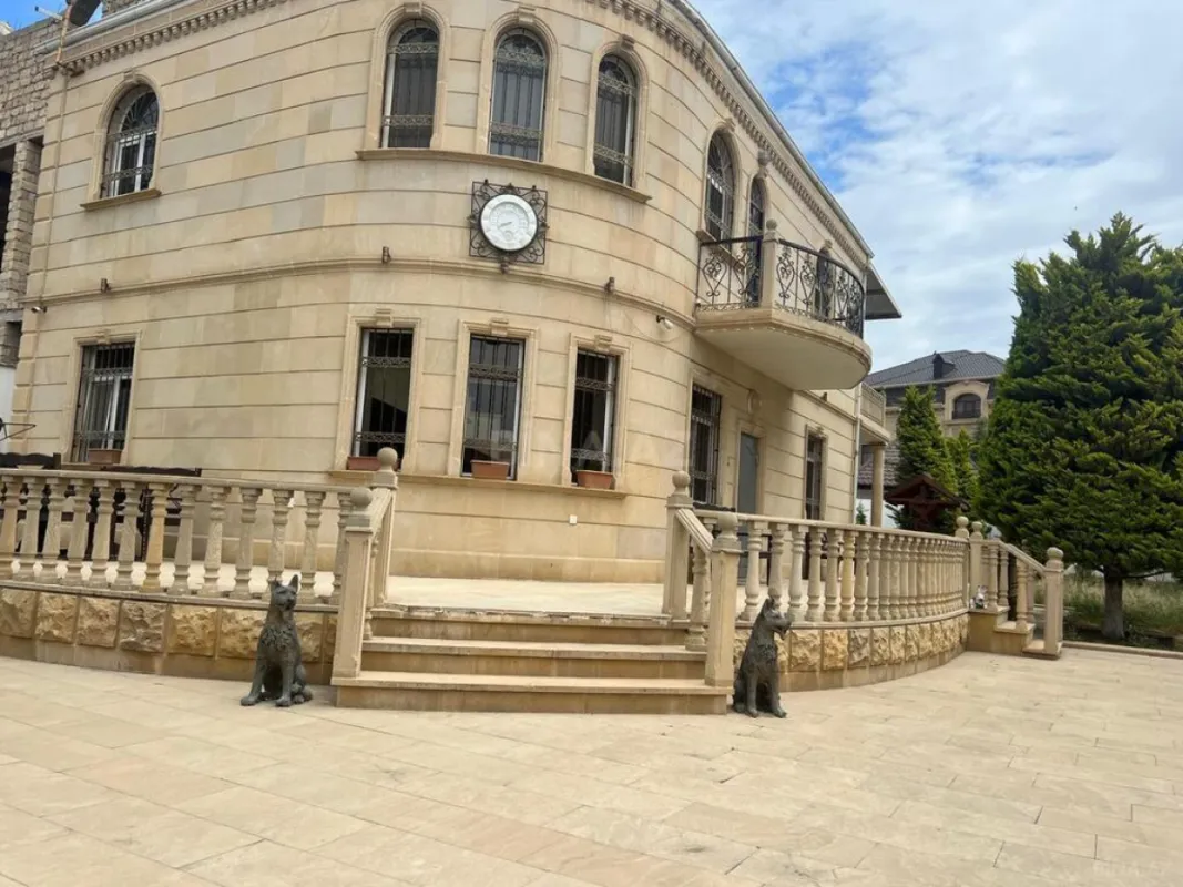 Satılır 5 otaqlı həyət evi 200 m²