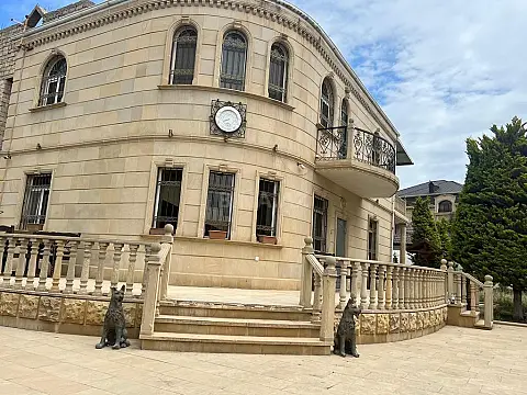 Satılır 5 otaqlı həyət evi 200 m²