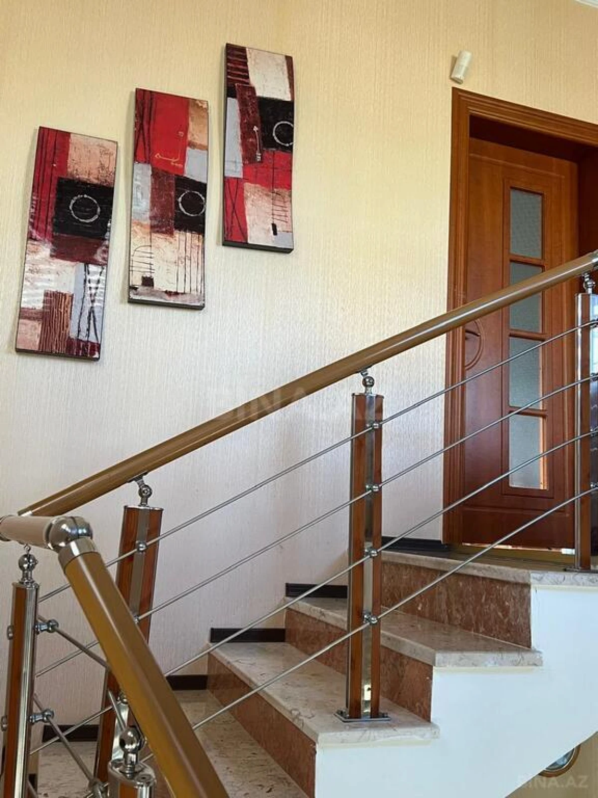 Satılır 5 otaqlı həyət evi 200 m²