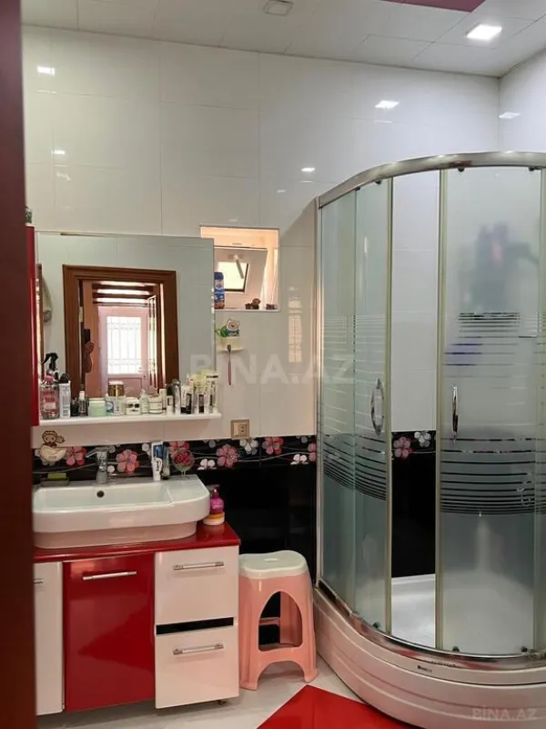 Satılır 5 otaqlı həyət evi 200 m²