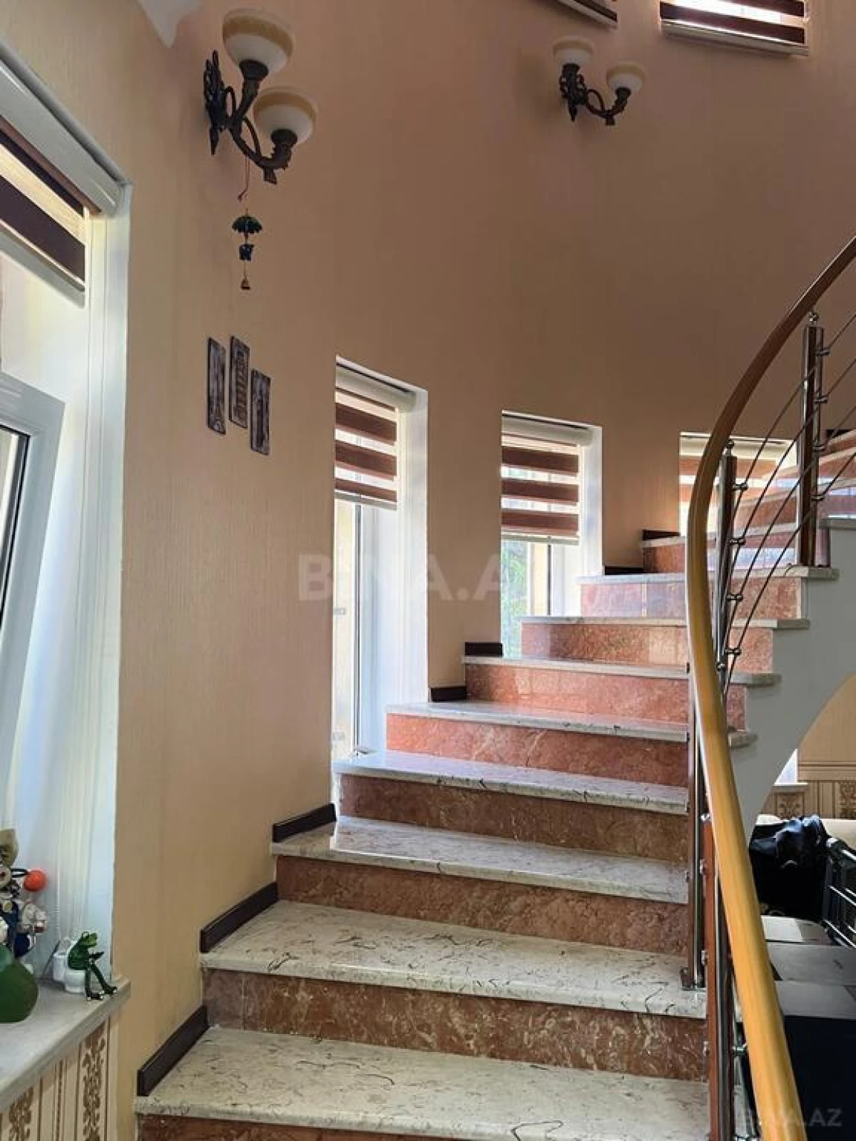 Satılır 5 otaqlı həyət evi 200 m²