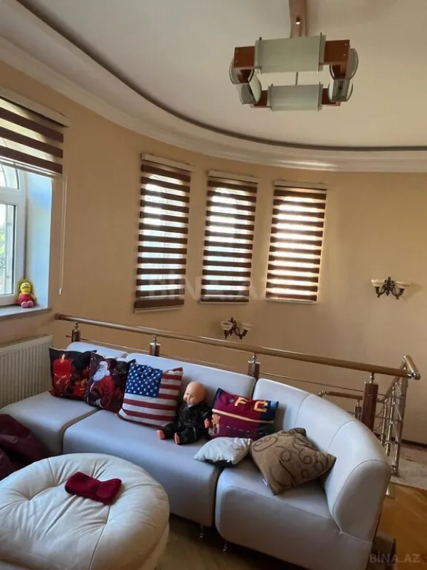 Satılır 5 otaqlı həyət evi 200 m²