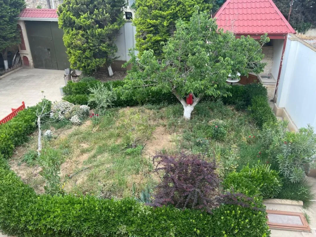 Satılır 5 otaqlı həyət evi 200 m²