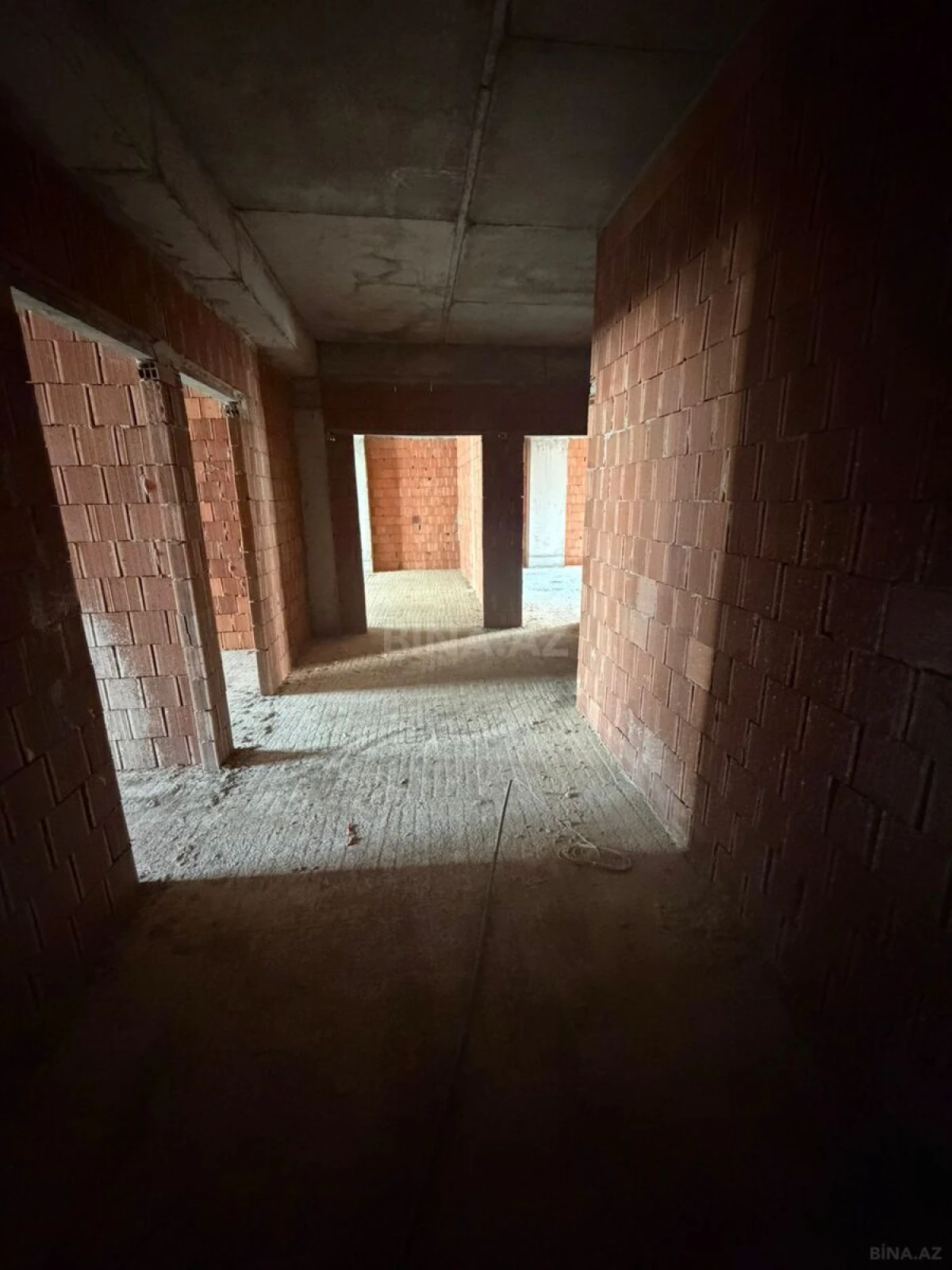 Satılır 3 otaqlı mənzil 173.8 m²