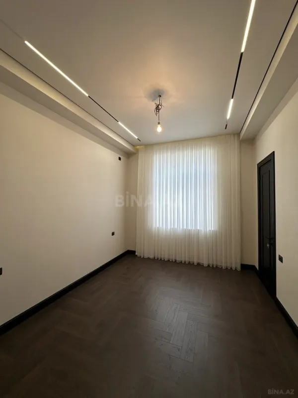 Satılır 5 otaqlı həyət evi 240 m²