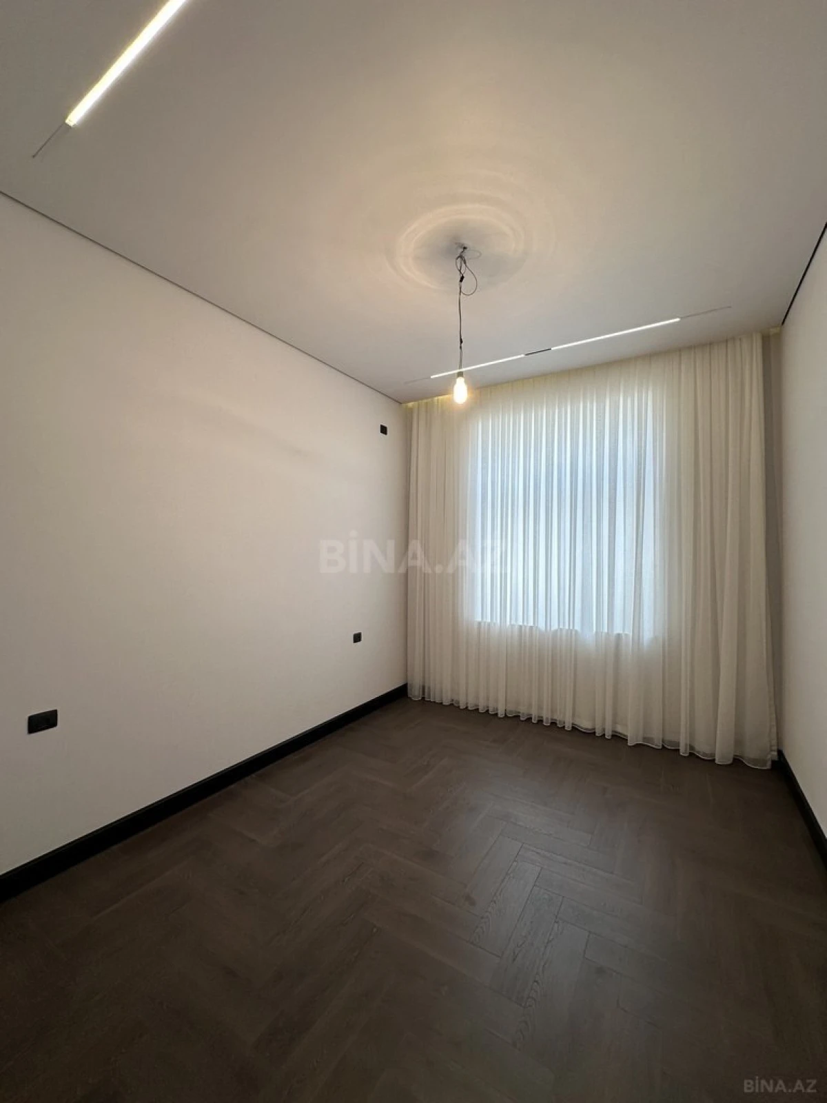 Satılır 5 otaqlı həyət evi 240 m²