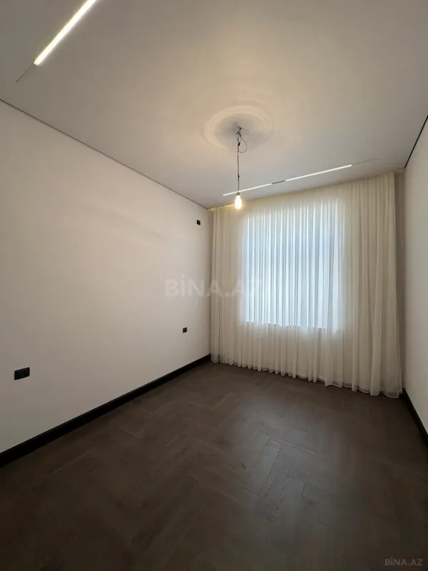 Satılır 5 otaqlı həyət evi 240 m²