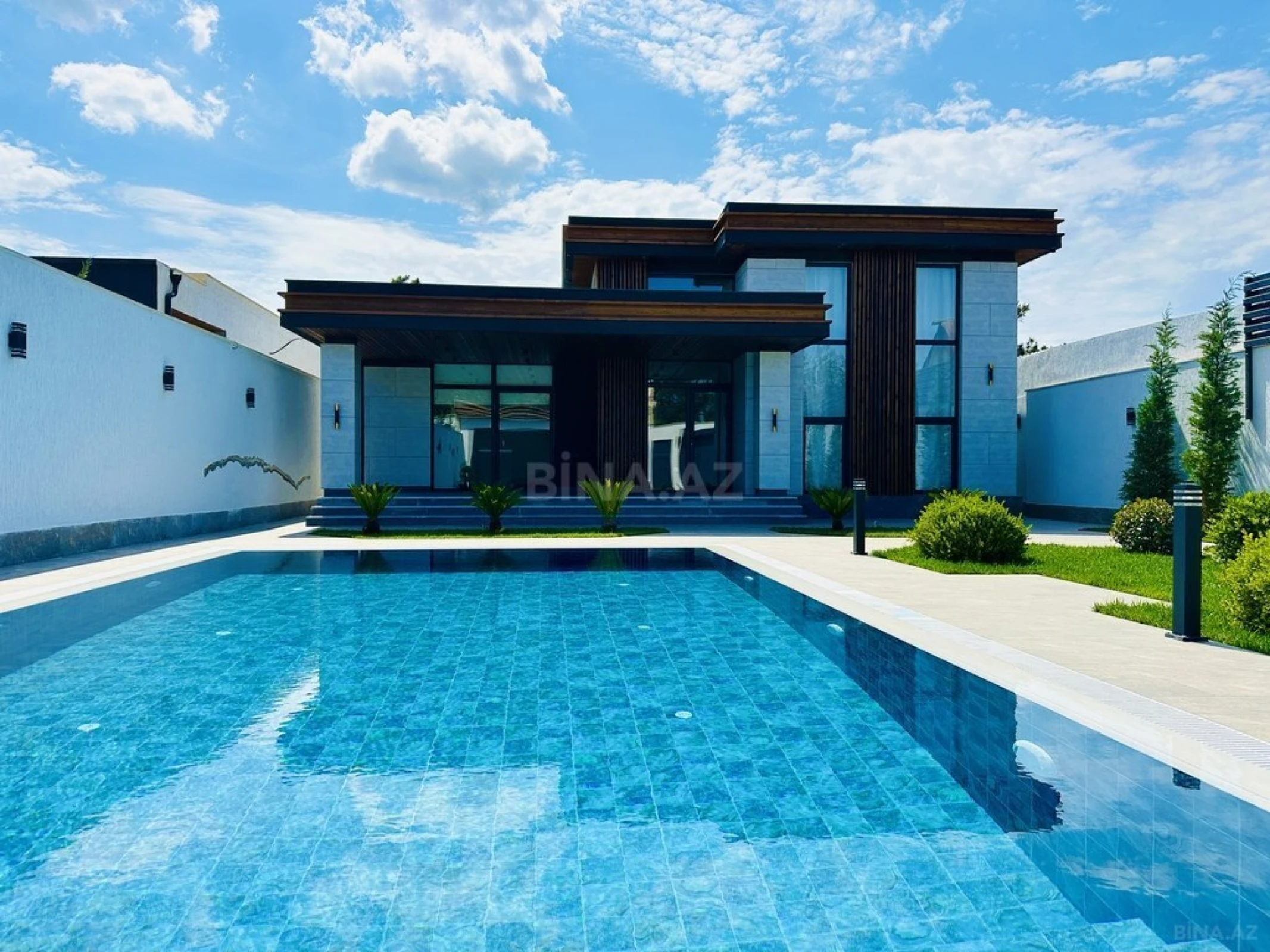 Satılır 5 otaqlı həyət evi 240 m²