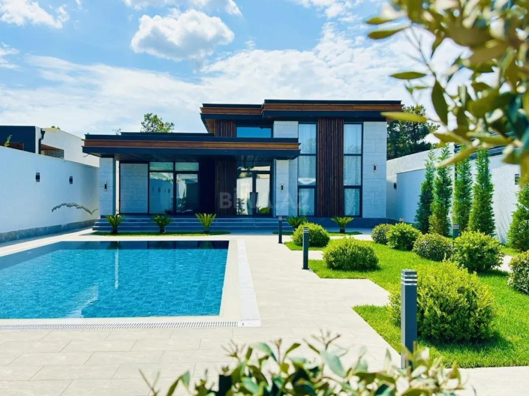 Satılır 5 otaqlı həyət evi 240 m²