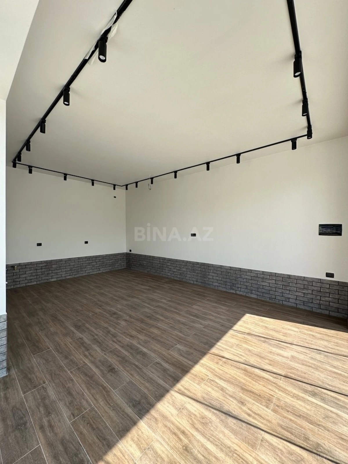 Satılır 5 otaqlı həyət evi 240 m²