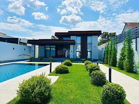 Satılır 5 otaqlı həyət evi 240 m²