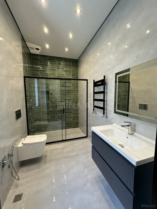 Satılır 5 otaqlı həyət evi 240 m²