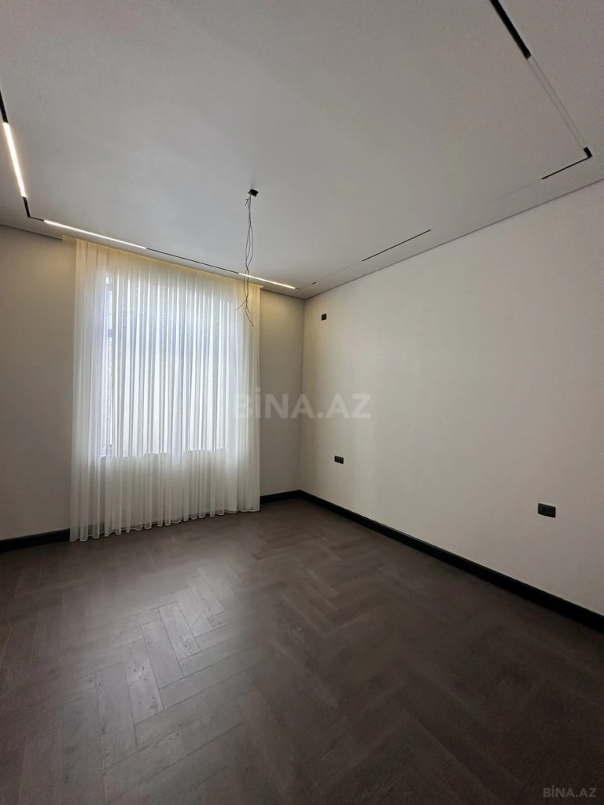 Satılır 5 otaqlı həyət evi 240 m²