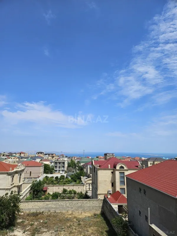 Satılır 9 otaqlı həyət evi 800 m²