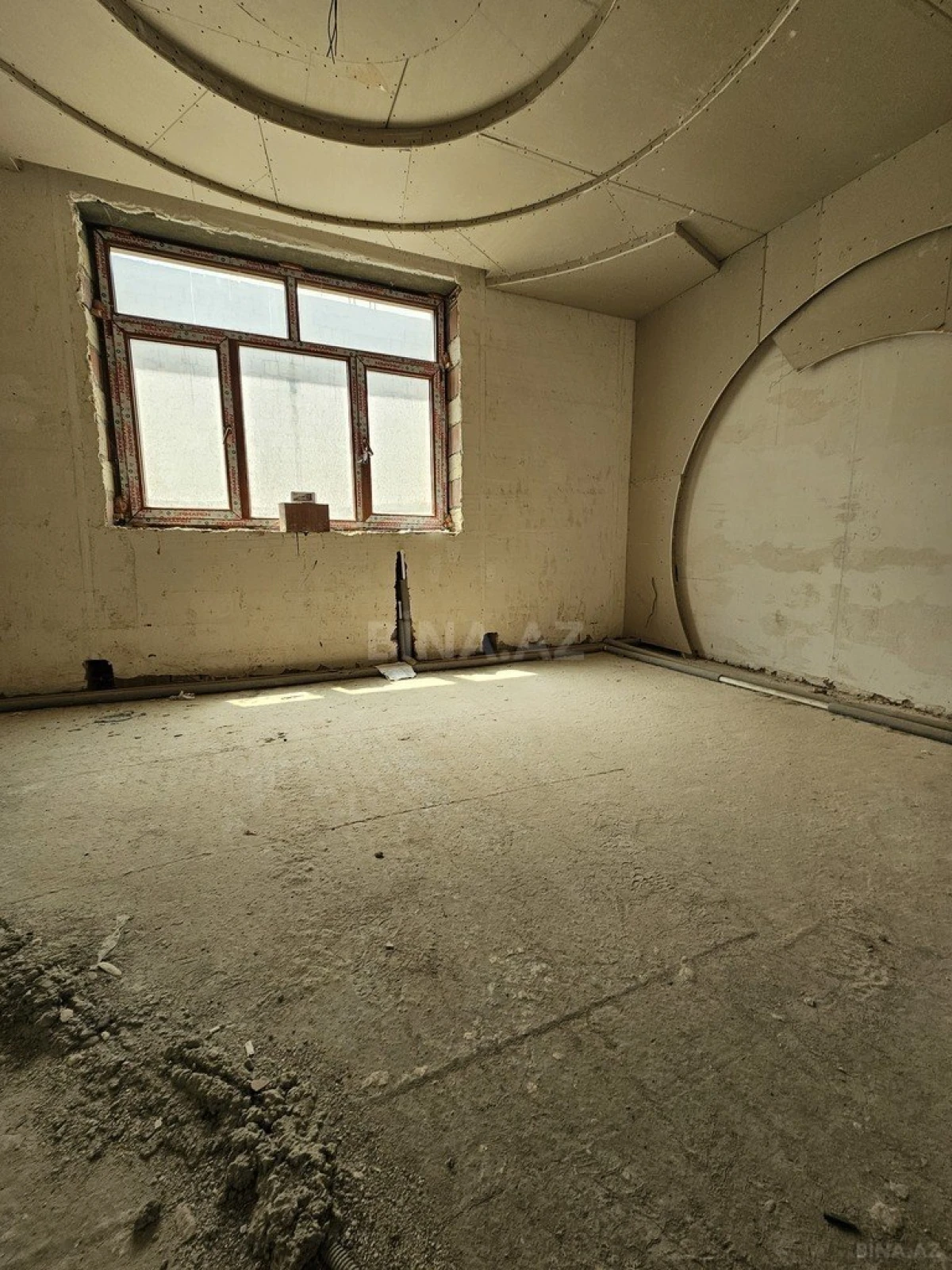 Satılır 9 otaqlı həyət evi 800 m²