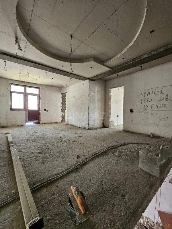 Satılır 9 otaqlı həyət evi 800 m²