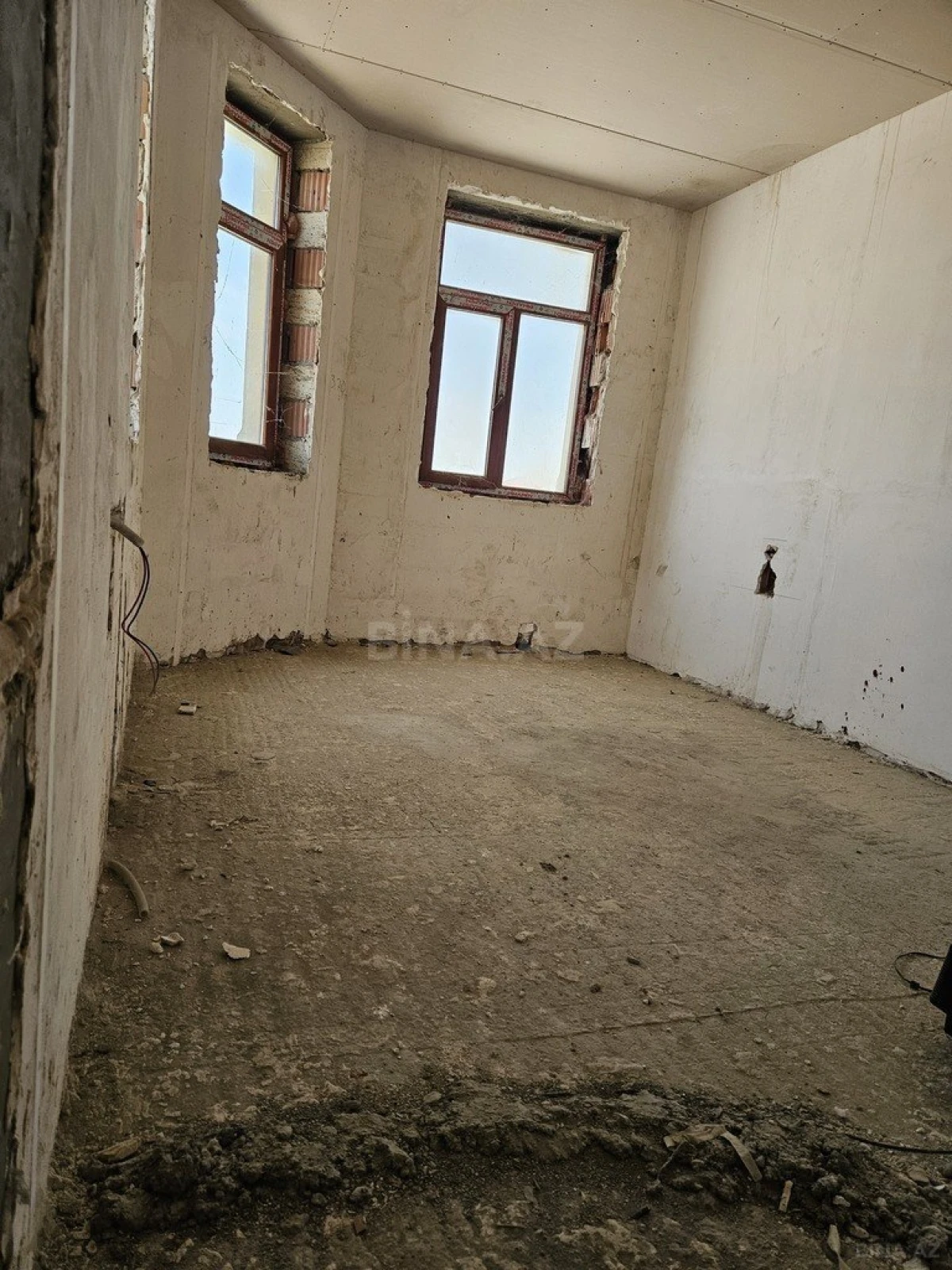 Satılır 9 otaqlı həyət evi 800 m²