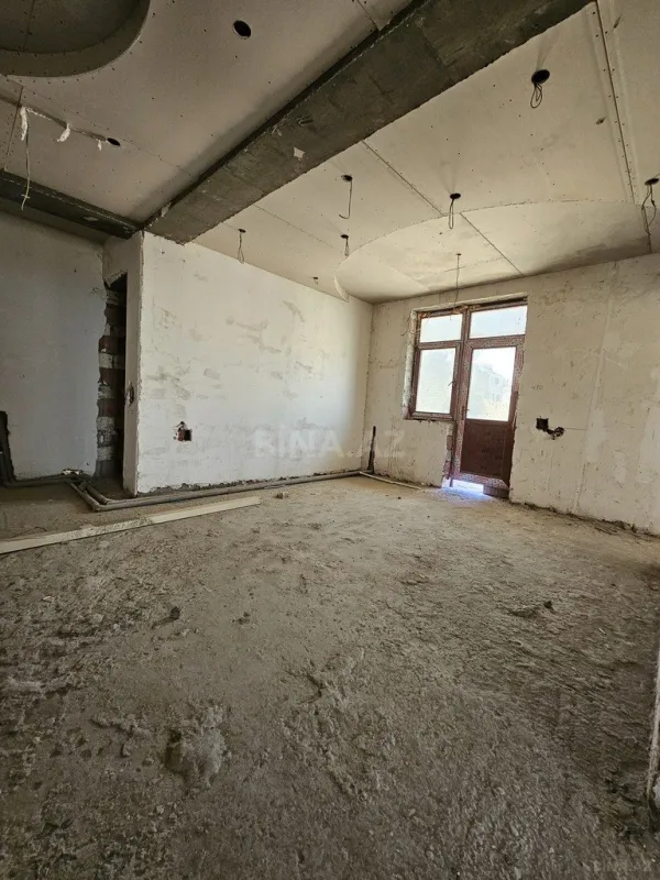 Satılır 9 otaqlı həyət evi 800 m²