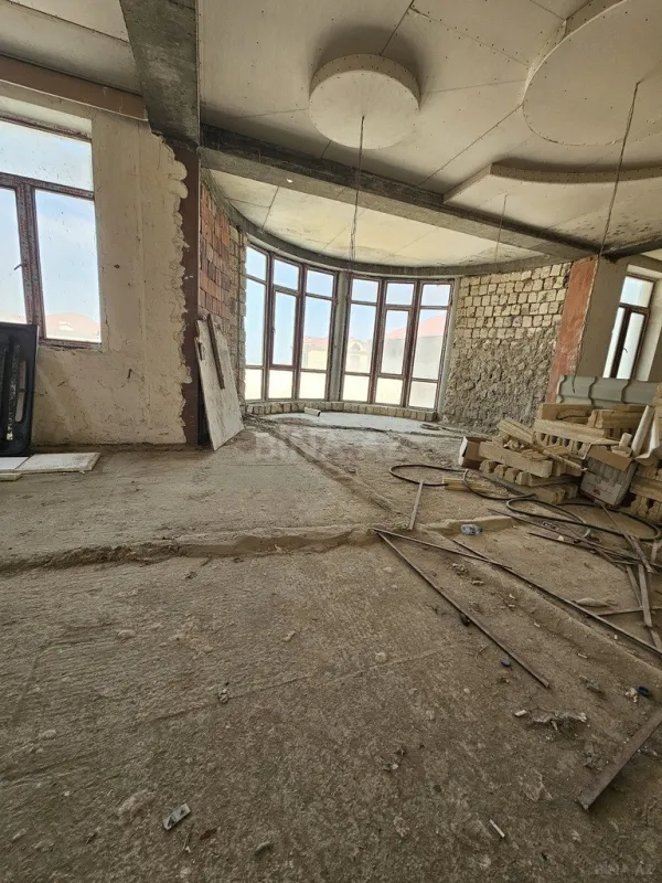 Satılır 9 otaqlı həyət evi 800 m²