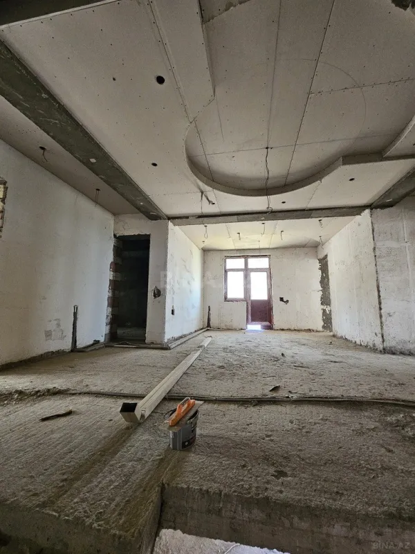 Satılır 9 otaqlı həyət evi 800 m²