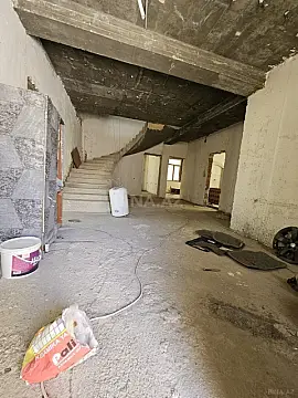 Satılır 9 otaqlı həyət evi 800 m²