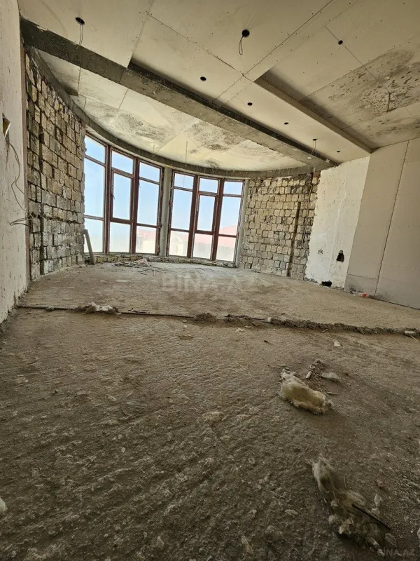 Satılır 9 otaqlı həyət evi 800 m²