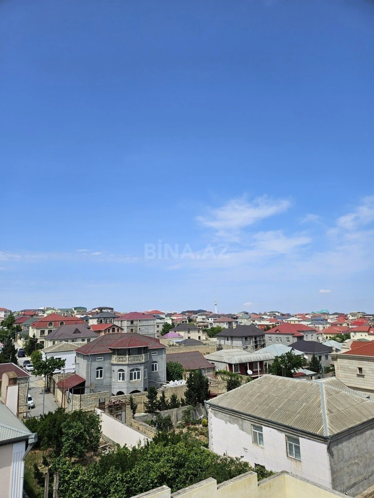 Satılır 9 otaqlı həyət evi 800 m²
