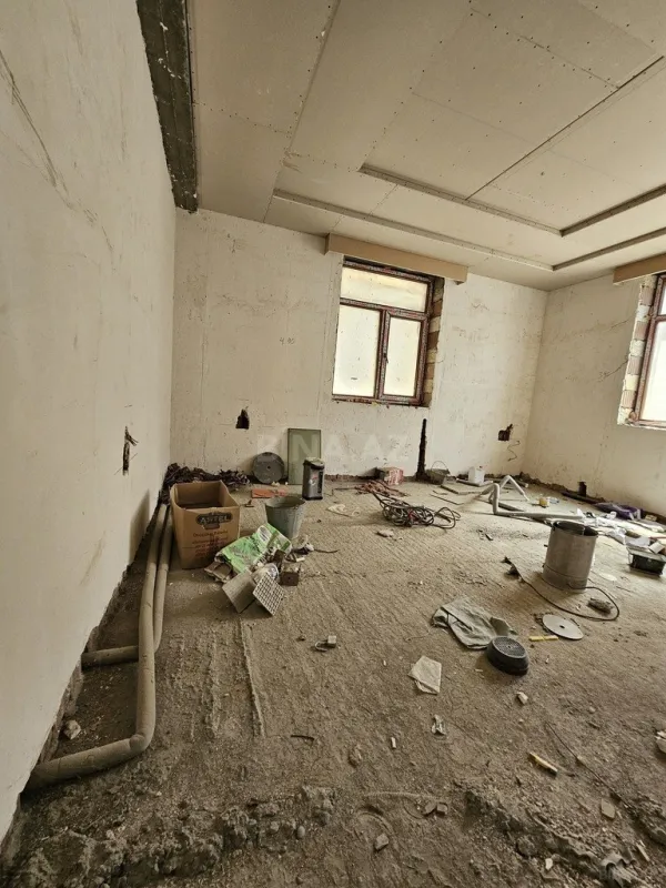 Satılır 9 otaqlı həyət evi 800 m²