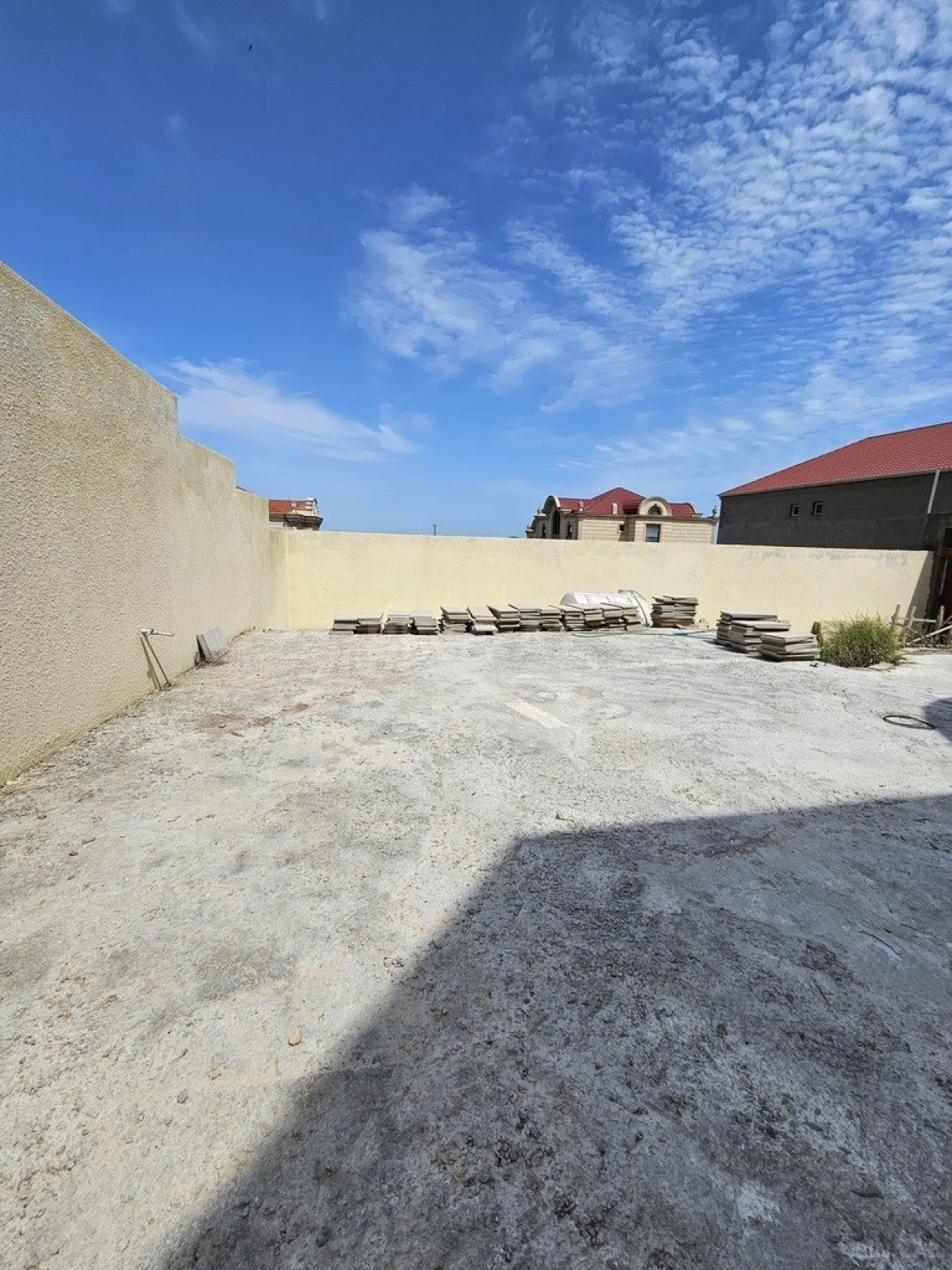 Satılır 9 otaqlı həyət evi 800 m²