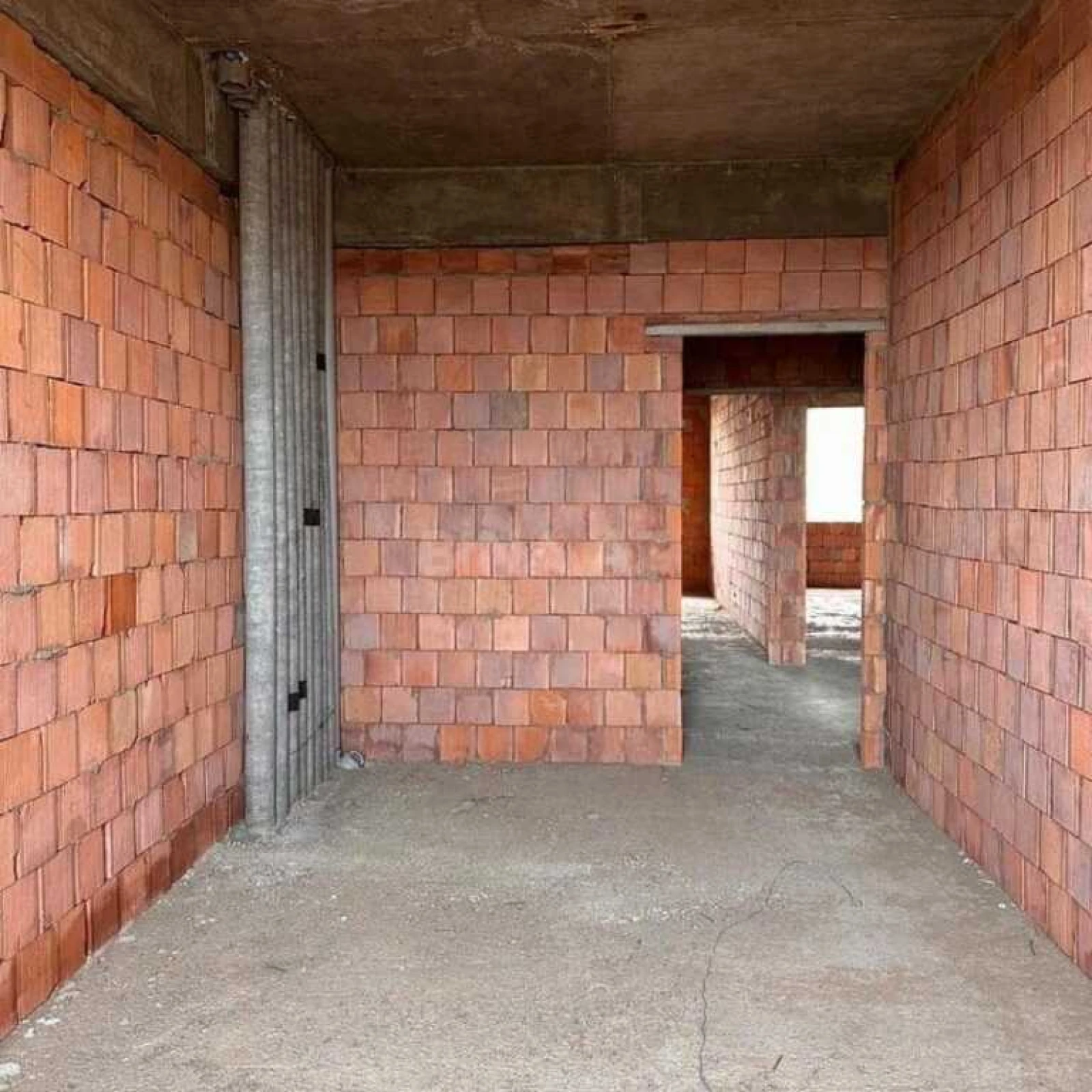 Satılır 2 otaqlı mənzil 72 m²