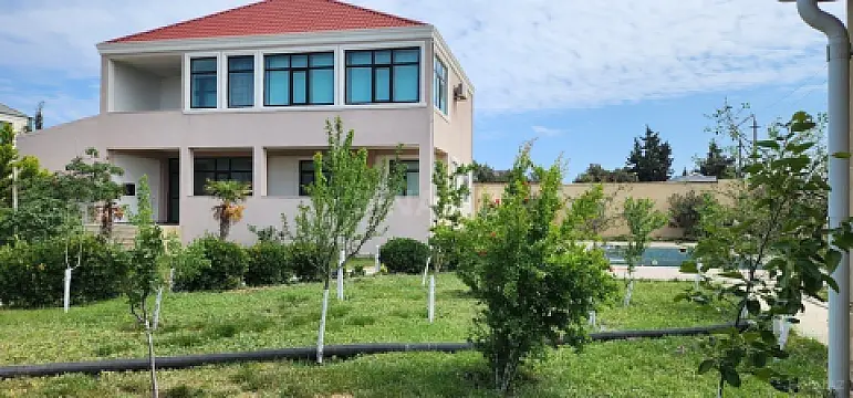 Kirayə verilir 6 otaqlı həyət evi 320 m²