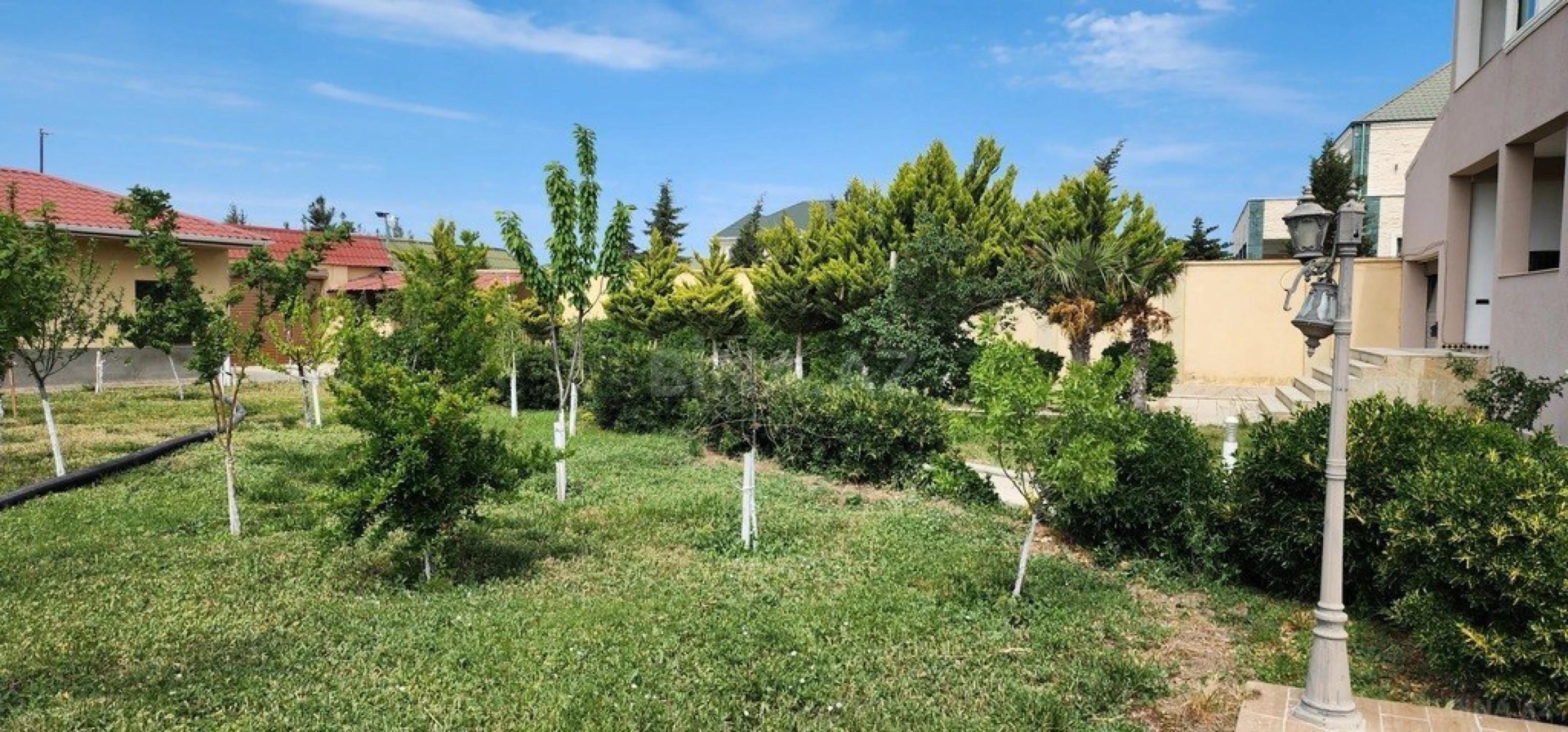 Kirayə verilir 6 otaqlı həyət evi 320 m²