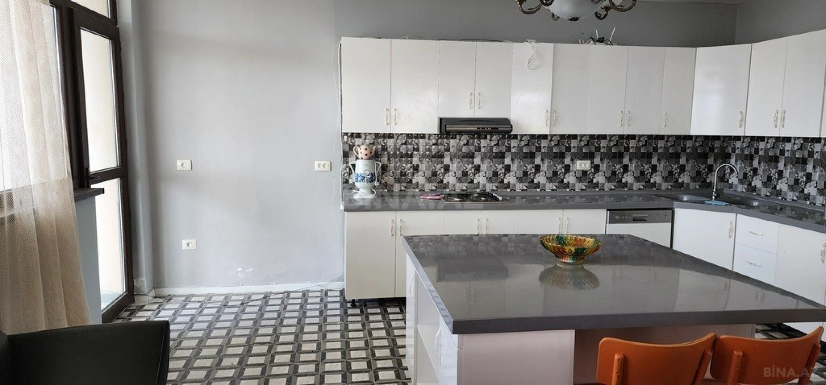 Kirayə verilir 6 otaqlı həyət evi 320 m²