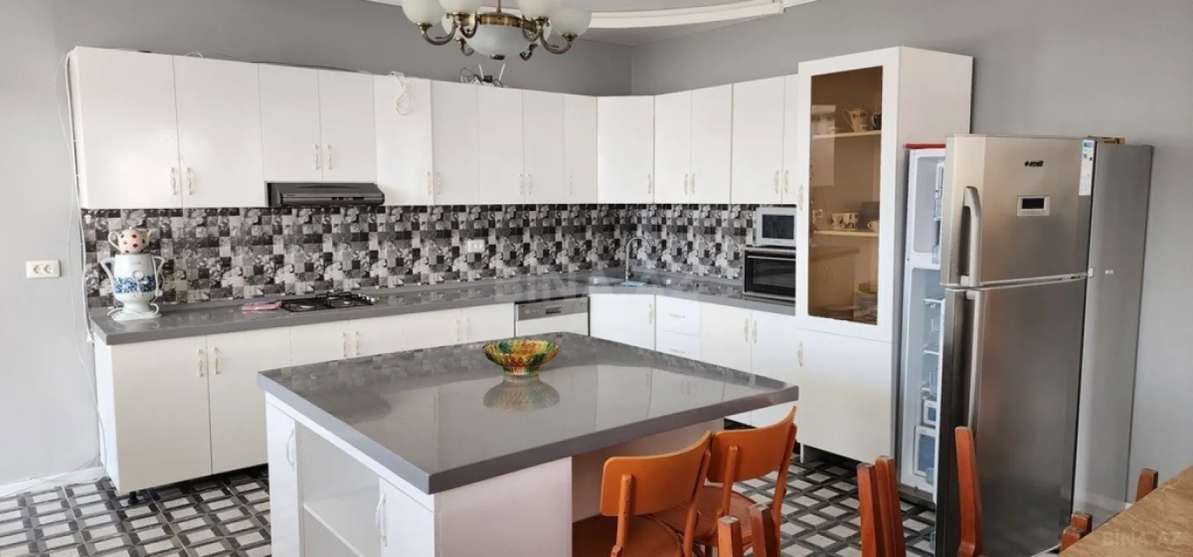 Kirayə verilir 6 otaqlı həyət evi 320 m²