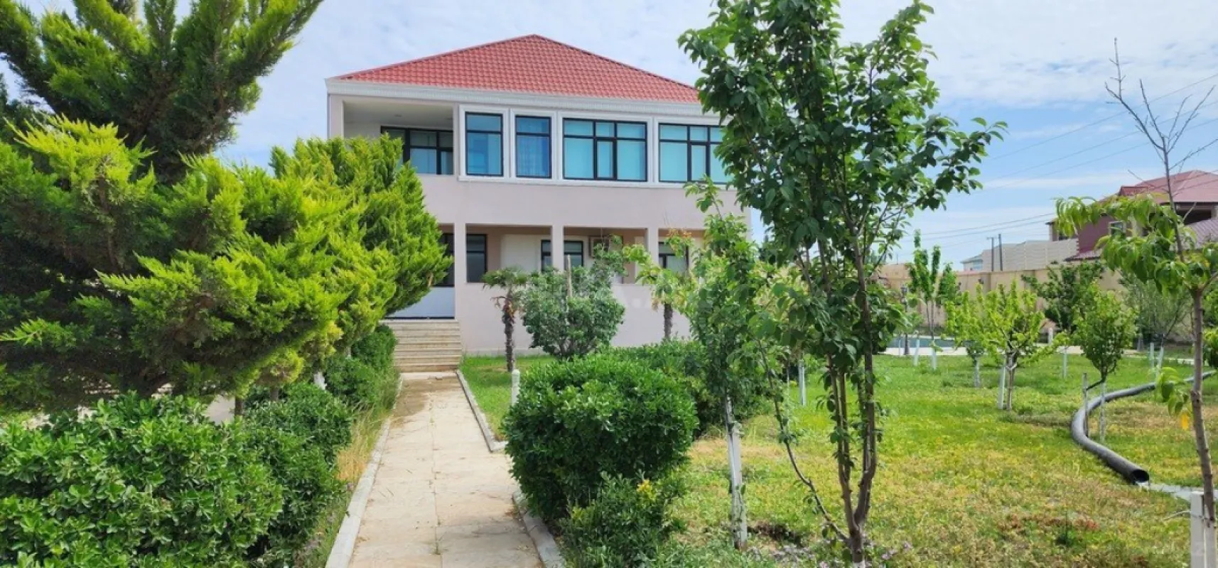 Kirayə verilir 6 otaqlı həyət evi 320 m²