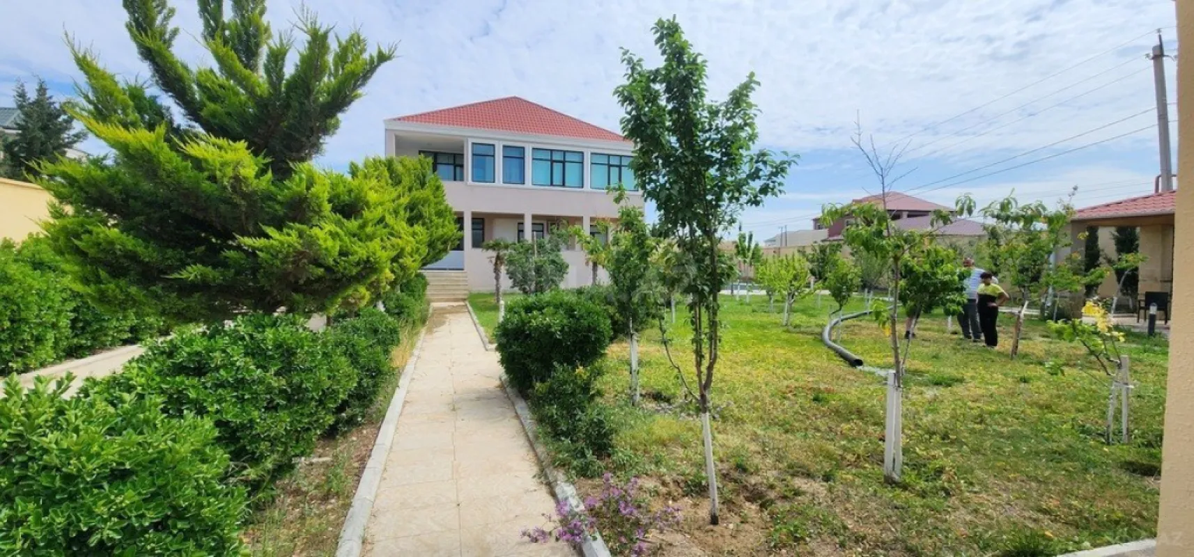 Kirayə verilir 6 otaqlı həyət evi 320 m²