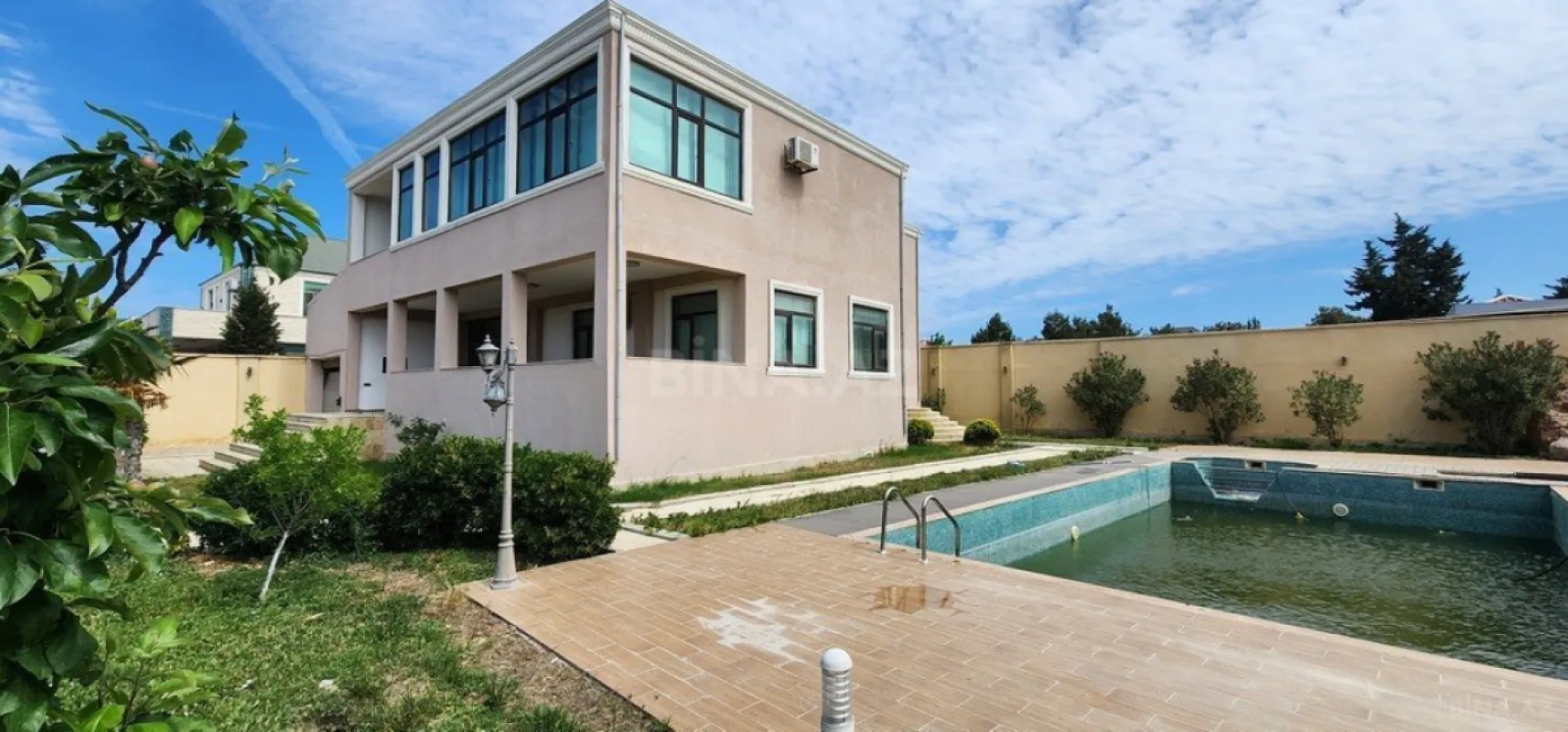 Kirayə verilir 6 otaqlı həyət evi 320 m²