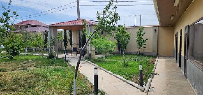 Kirayə verilir 6 otaqlı həyət evi 320 m²