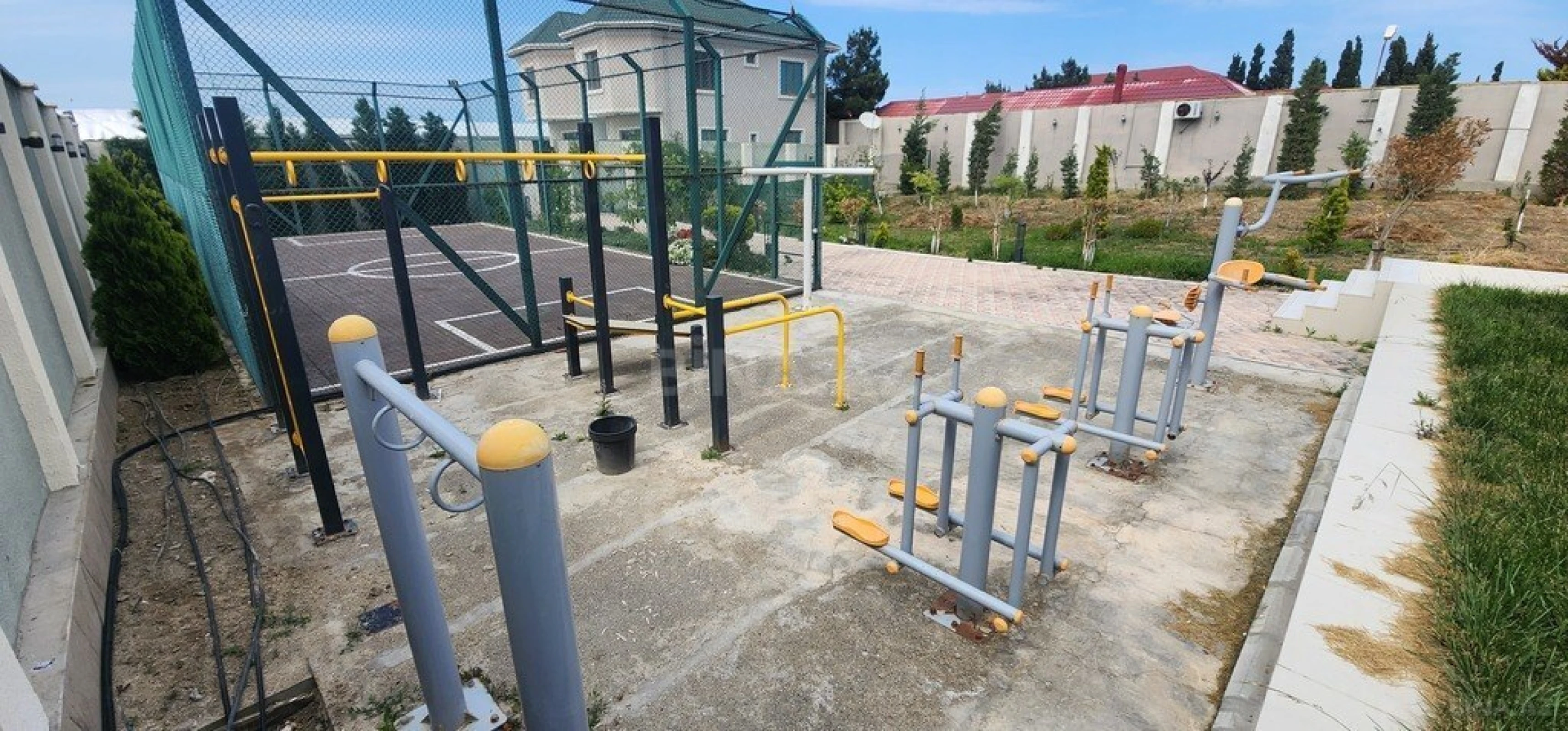 Kirayə verilir 6 otaqlı həyət evi 350 m²