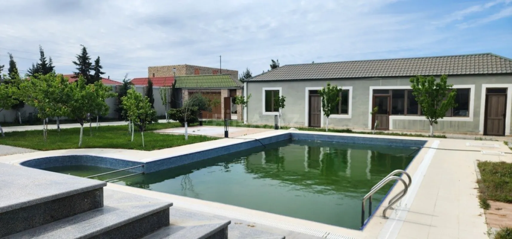 Kirayə verilir 6 otaqlı həyət evi 350 m²