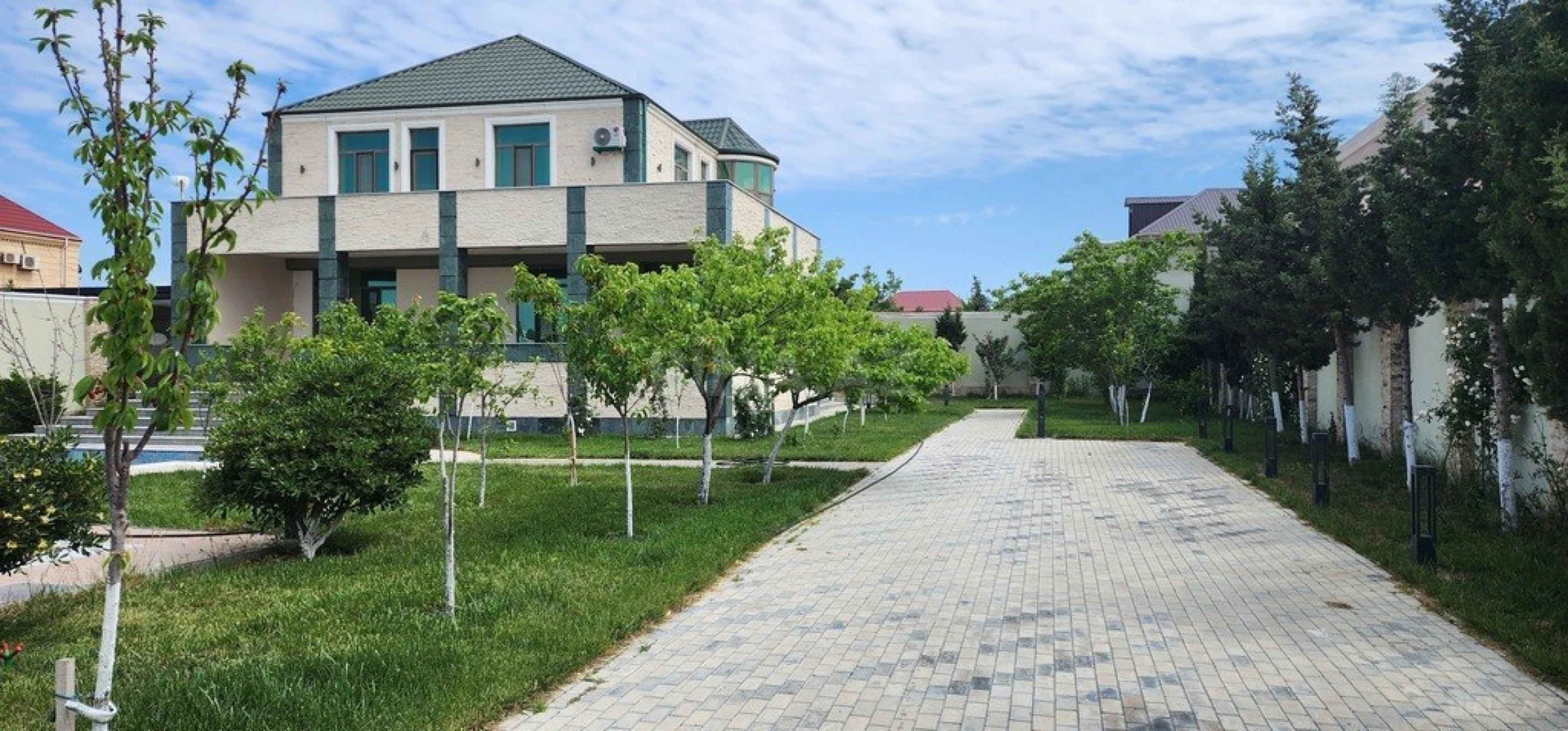 Kirayə verilir 6 otaqlı həyət evi 350 m²