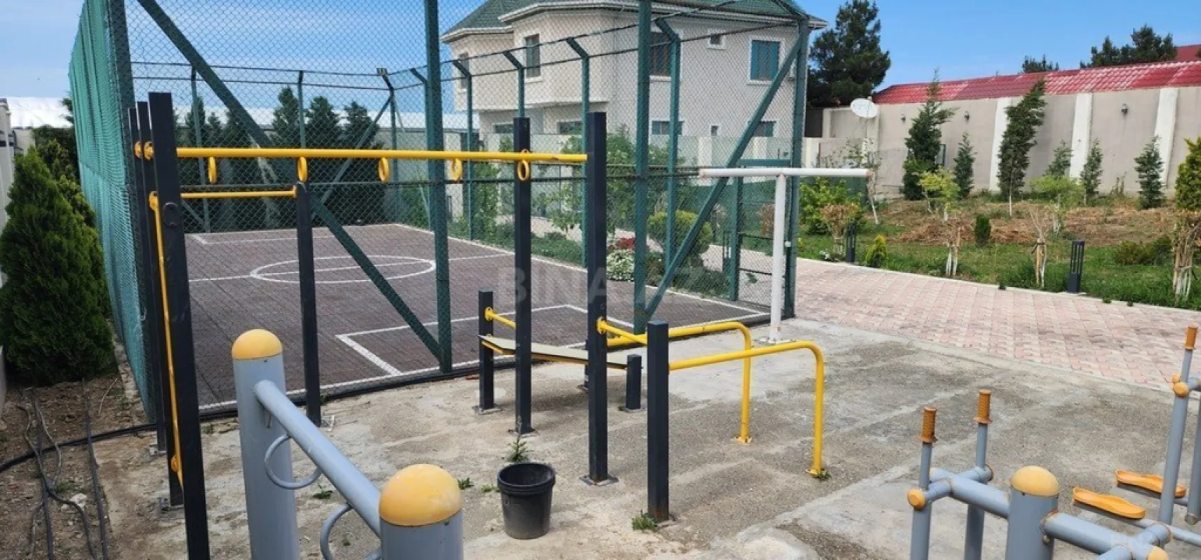 Kirayə verilir 6 otaqlı həyət evi 350 m²