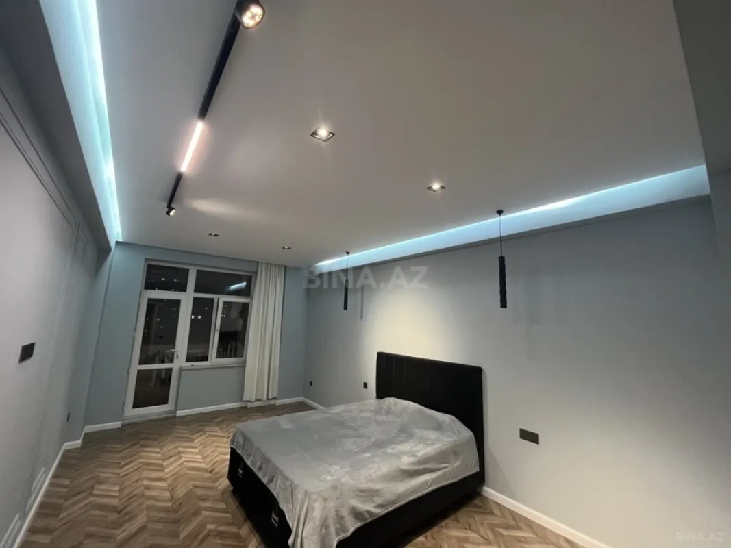 Satılır 3 otaqlı mənzil 131 m²
